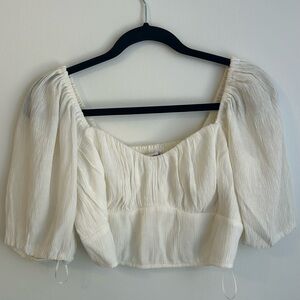 Abercrombie cropped white top. Size M. In great condition. Worn handful of times